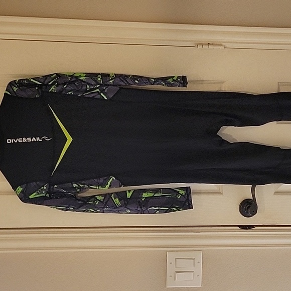 Men's Black and Green Full Body Bathing Suit NWT - Picture 14 of 15